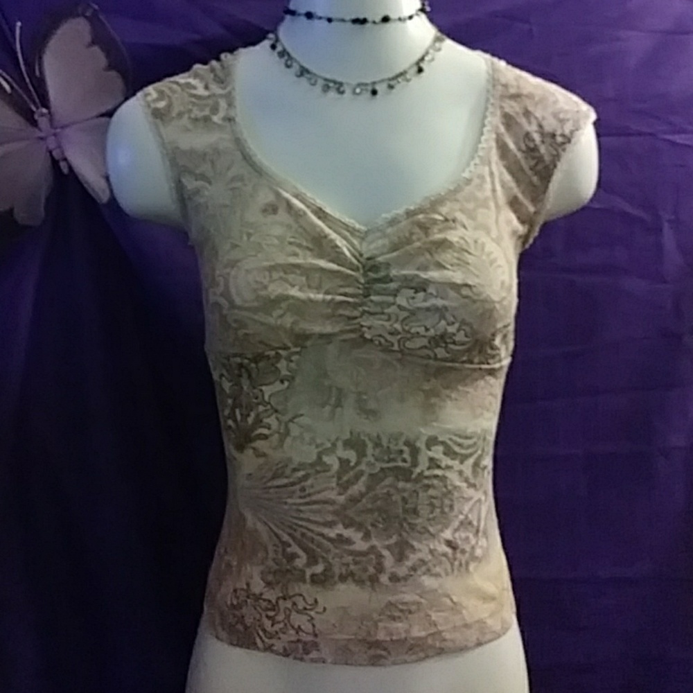 Lightweight Sleeveless Shirt